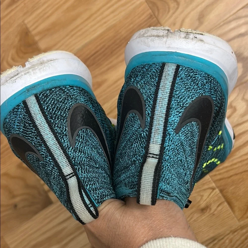 Nike Men's Blue and Yellow Running Shoes - Picture 15 of 17